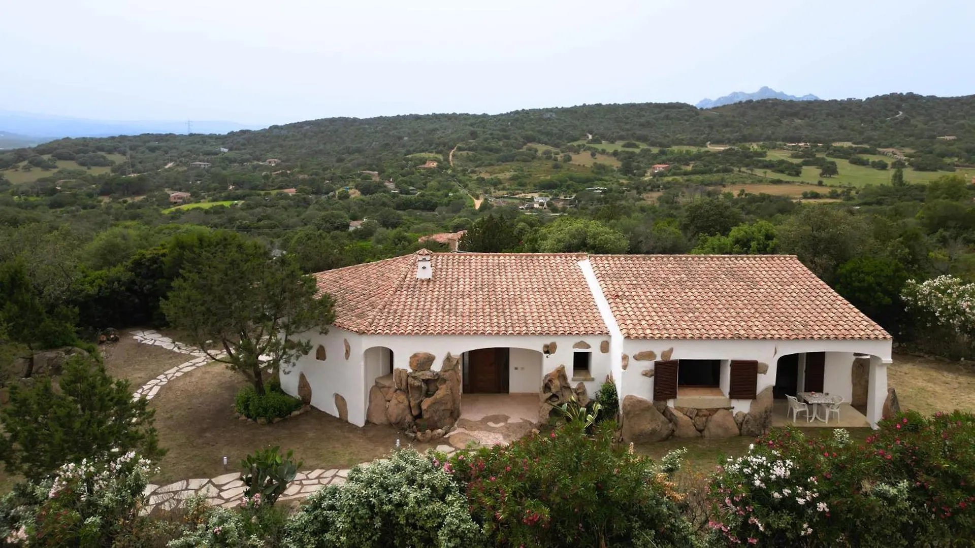 Villa Giulia Incastonata Tra Le Rocce أرتْساكينا
